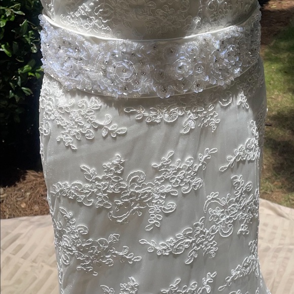 😱 BRAND NEW/unworn Custom made Wedding Dress with hand beaded removable sash. - Picture 5 of 7